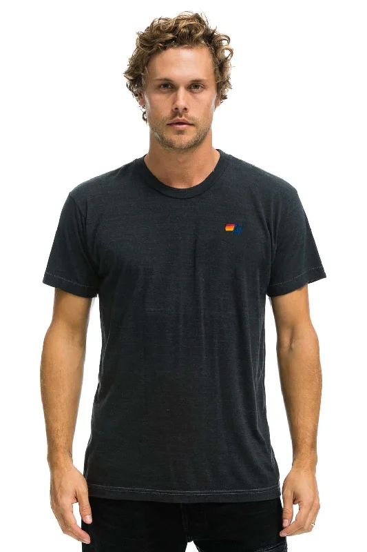 Retro Skirt Design BASIC TEE - CHARCOAL