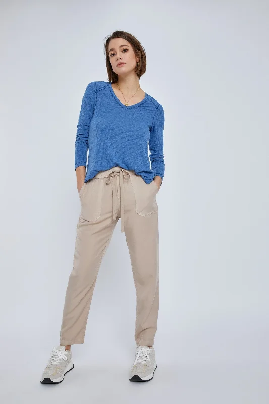 Single item design Blue Long Sleeve Knit Curved Hem Top
