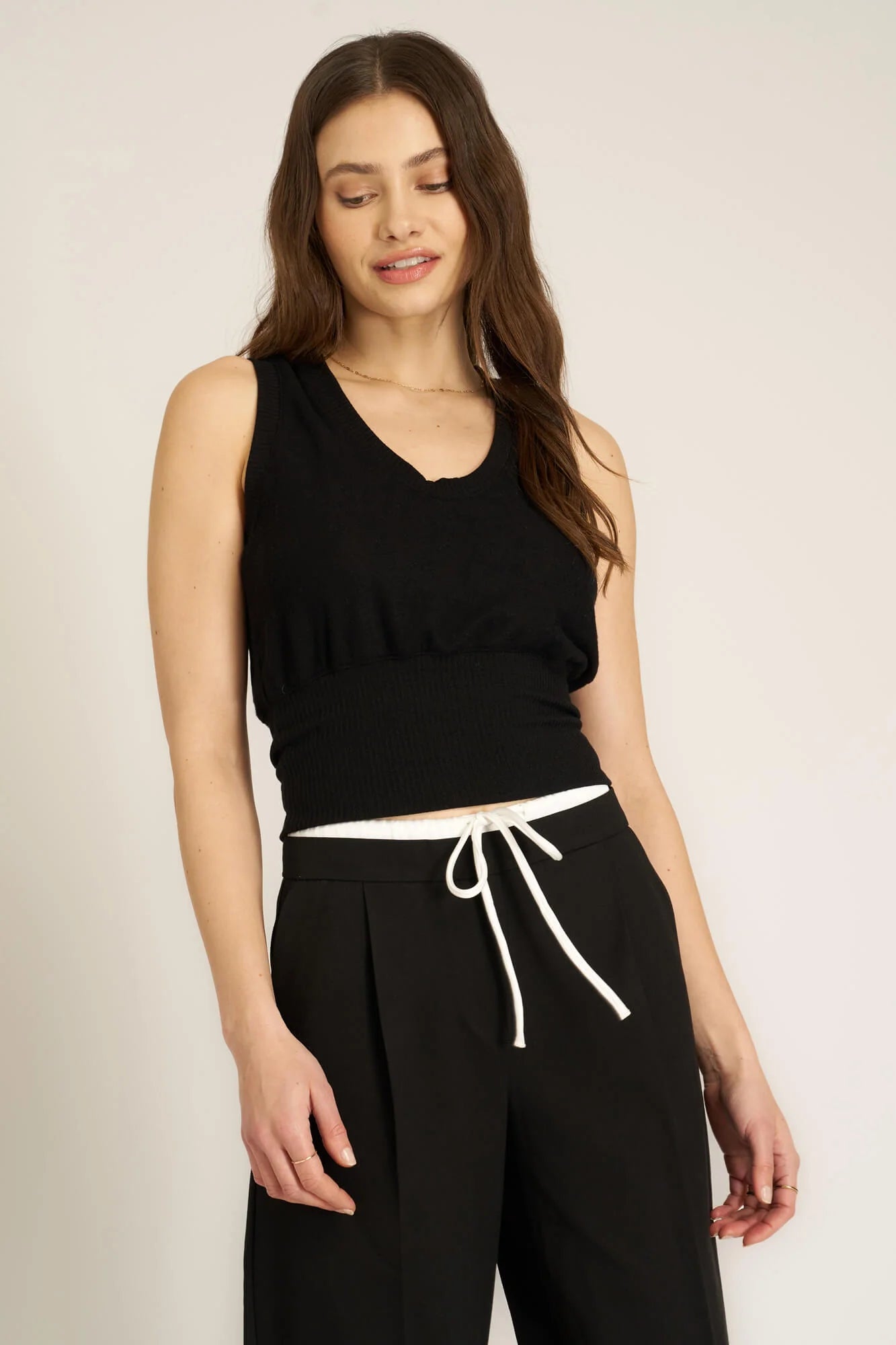 Comfortable and simple Comfortable series Kamora Scoop Neck Vest