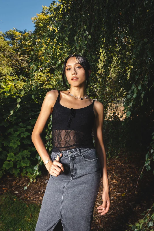 Street Show-off Style Fashionable and versatile Mariposa Ruched Lace Cami in Night