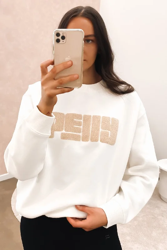 Elegant and noble Turtleneck-style Pelly Text Sweater Vintage White