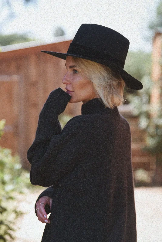 Knowledge And Elegance Fashion classic The Cashmere Carmel Sweater // Shadow
