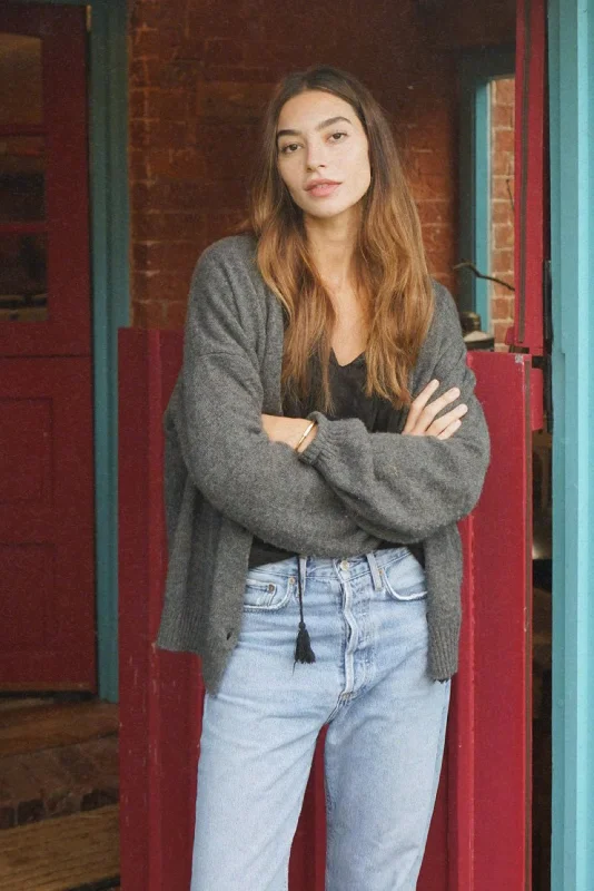 Street Show-off Style Goddess outfit The Cashmere Yaya Cardigan // Ash