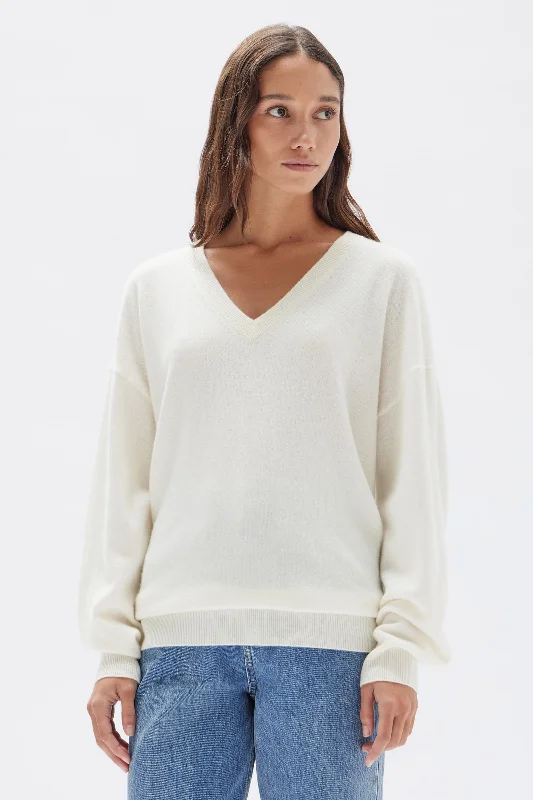Retro Design Knitted Collared Sweater Vale Cashmere V Neck