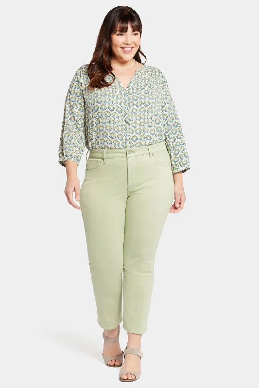 British casual Light wash jeans Marilyn Straight Ankle Jeans In Plus Size - Beginning