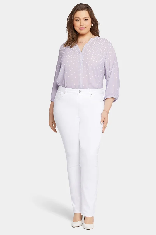 Warm and substantial Pleated denim jeans Marilyn Straight Jeans In Plus Size - Optic White Warm and substantial Pleated denim jeans Marilyn Straight Jeans In Plus Size - Optic White