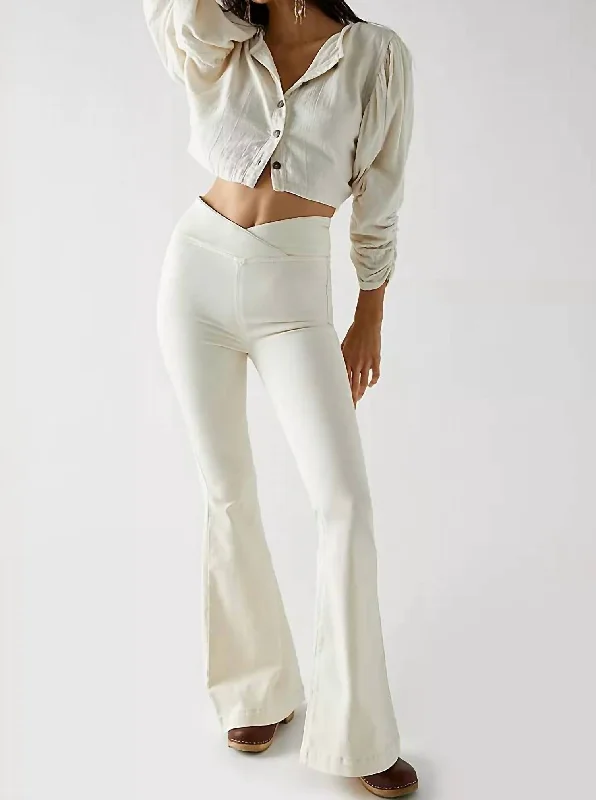 Street Fashion Style Slim fit khakis Venice Beach Flare Jean In Worn White
