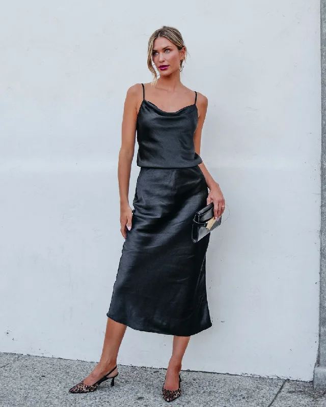 Simple research Stretch pleated skirt Muse By Magnolia Black Satin Midi Skirt