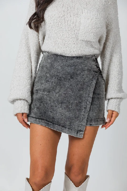 Boutique display Pleated long skirt My Favorite Black Acid Wash Denim Skort